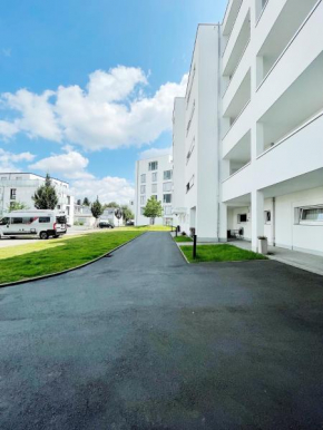 Moderne Apartment mit Garten und Terrasse